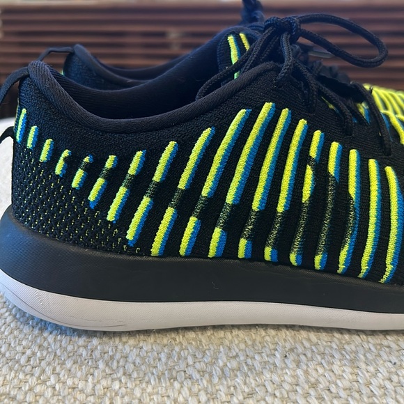 Nike Roshe Two Flyknit - Picture 5 of 7